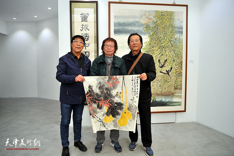 吕宝珠画赠董振涛祝画展圆满成功。