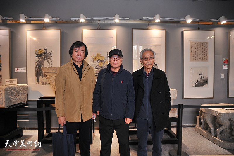 左起：史振岭、郭书仁、姚景卿在展览现场。