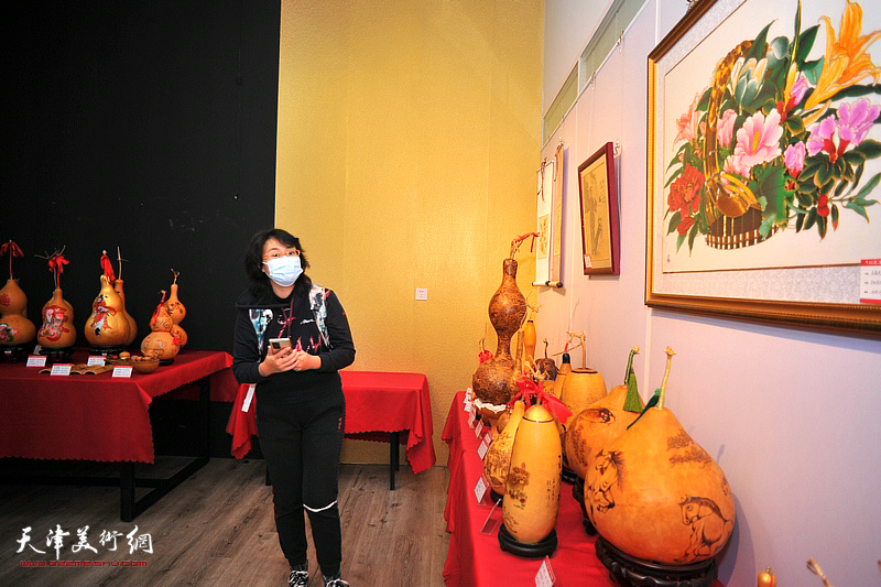 第二届荣大花卉葫芦文化艺术节布展现场。