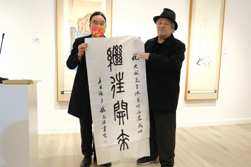 著名书法家臧克琪送上书法作品“继往开来”祝贺展览举办成功。