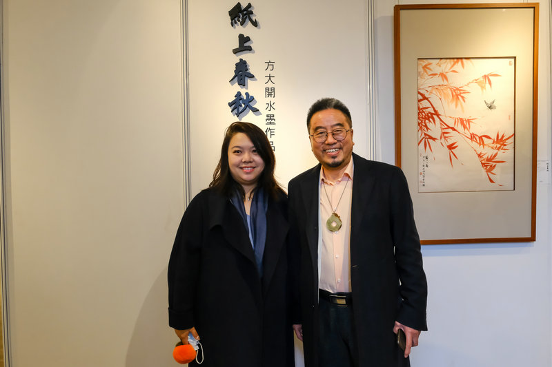 方大开与李萌在展览现场。