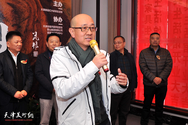 天津美术馆馆长、天津美协副主席马驰到场致贺。