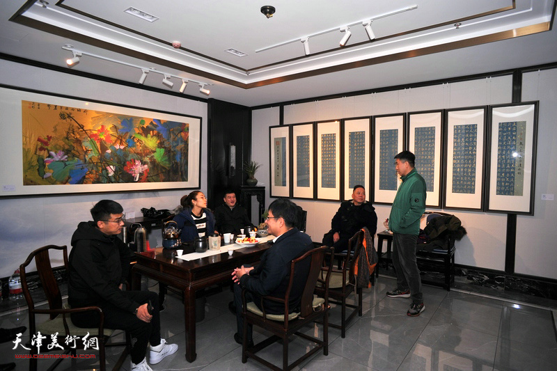 红木视界里的书画境界 | 范权书画作品在天津大清御品红木家具生活馆展示。