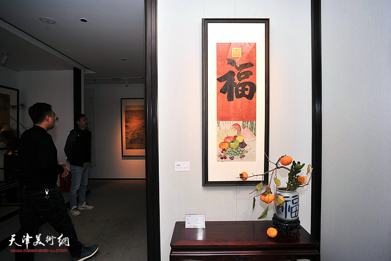 红木视界里的书画境界 | 范权书画作品在天津大清御品红木家具生活馆展示。