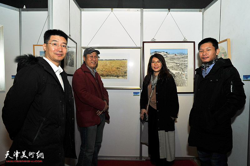 左起：叶武、王刚、顾素文、郑伟在“绿色屏障采风写生作品展”现场。