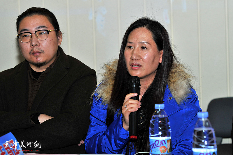 城市画派成员、天津市青年美协会员陈俊伊发言。