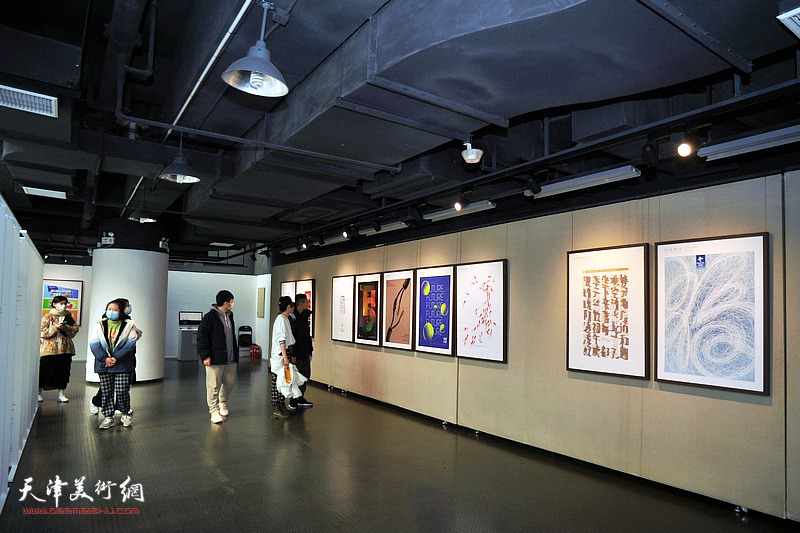 大美之艺·厚德之行——2021天津美术学院设计学类教师作品双年展现场。