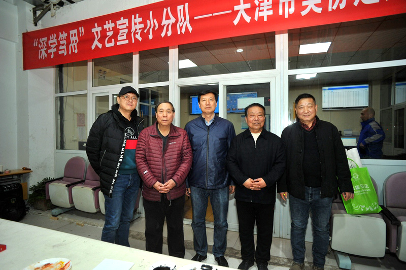 左起：张英楠、郭凤祥、张福有、皮志刚在宏达热力公司活动现场。