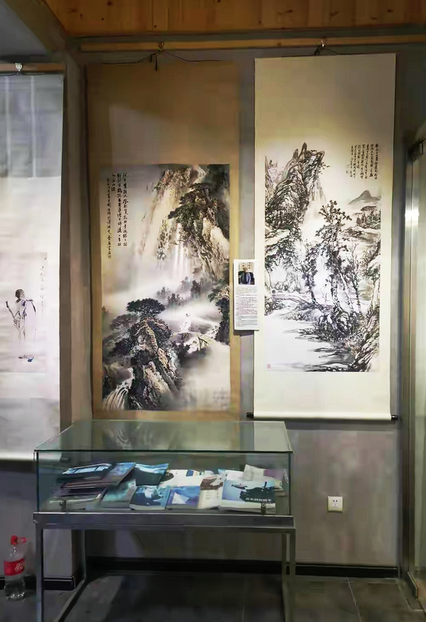 博物馆展出的张善孖张大千传人、山水画大家刘皓先生作品。