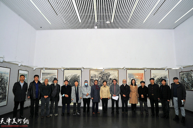 “满壁江山坐卧游——穆怀安中国山水画展”开幕仪式现场。