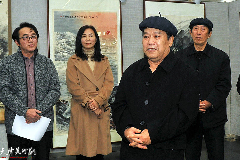 中国美协理事、著名人物画家李耀春致辞。