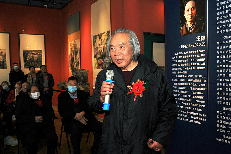 天津美术学院教授、天津中国画学会会长霍春阳讲话。