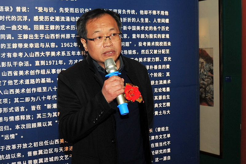 天津人民美术出版社社长杨惠东讲话。