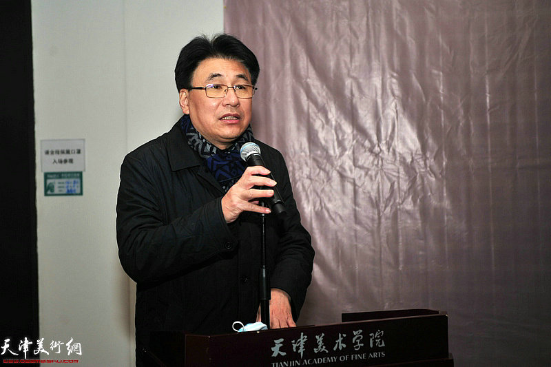 天津美术学院副院长郭振山主持画展开幕仪式并宣布画展开幕。
