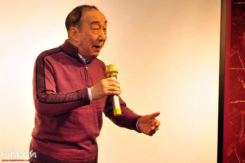 温玉荣先生在雅集活动上演唱。