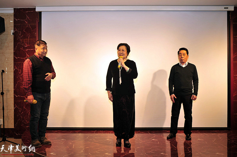 王蕊、郑永盛、皮志刚在雅集活动上演唱。