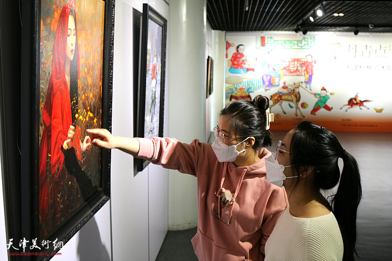 “描绘时代画卷 开创美好未来”中国画、油画精品展现场。