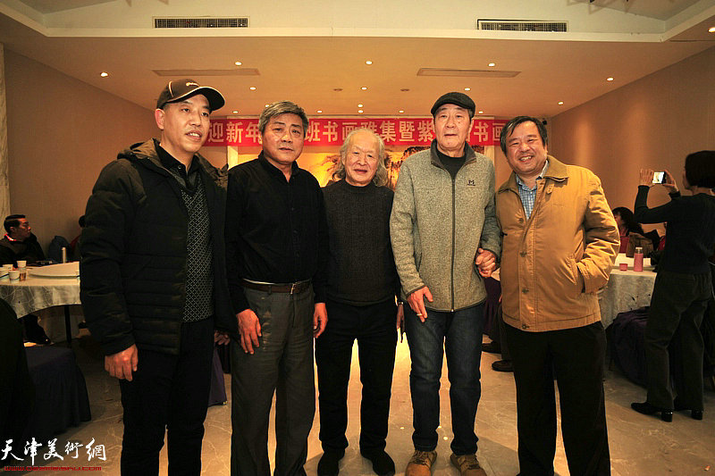 左起：李明强、张运河、刘家栋、张亚光、薛志杰在书画雅集现场。