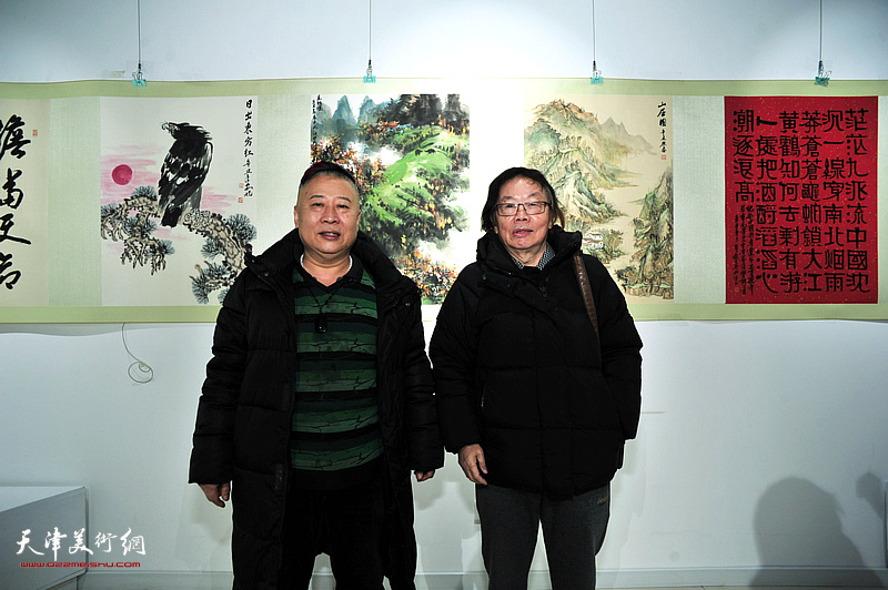 董振涛、吕大江在展览现场。