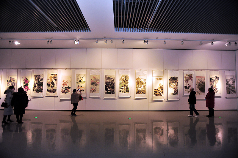 天津滨海美术馆“新时代美术作品展”现场。