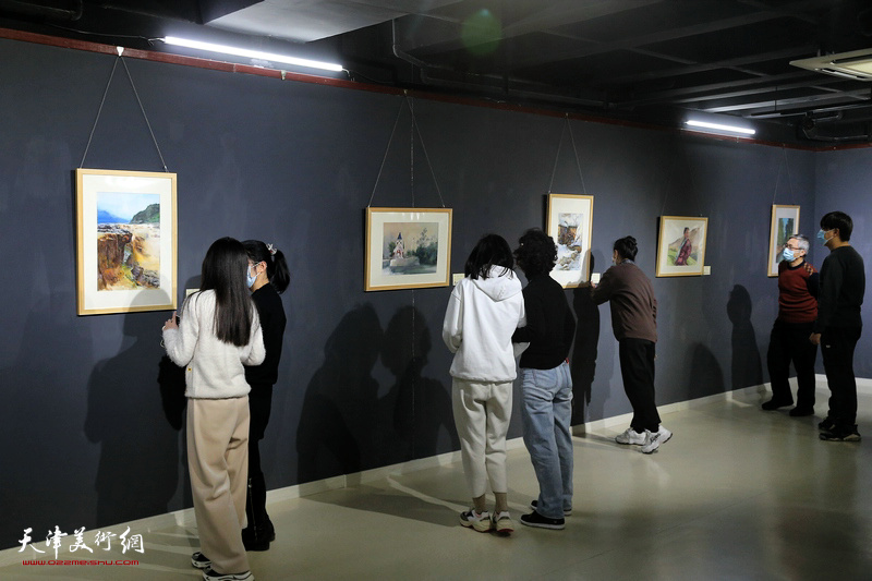 “美好时代 幸福生活——天津市水彩·粉画作品展”现场。