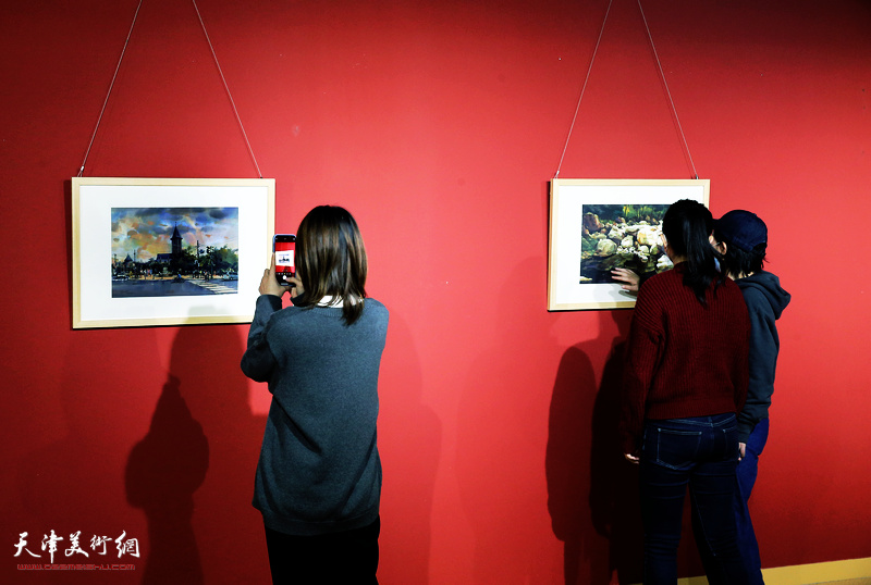 “美好时代 幸福生活——天津市水彩·粉画作品展”现场。