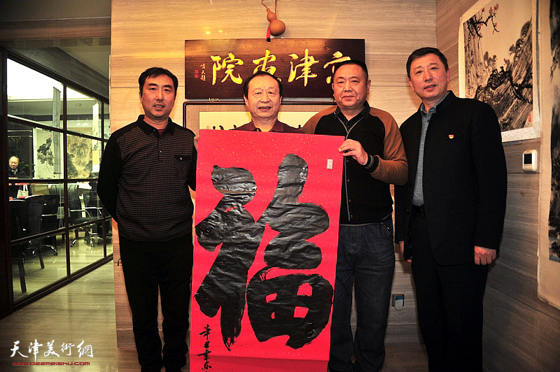 左起：刘珺、陈聿东、王勇、李华刚在京津画院美术馆。