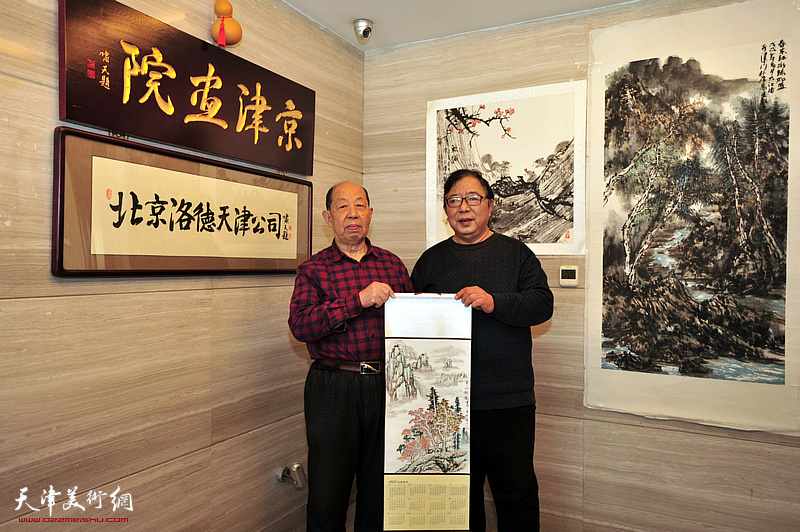 韩祖音、李伟在京津画院美术馆。