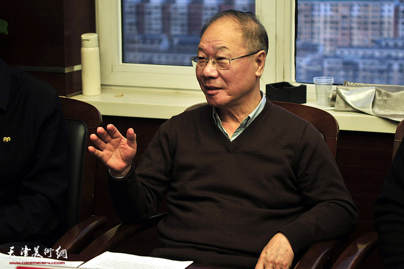 天津美院教授庞黎明发言。