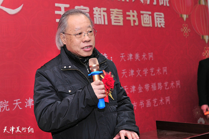 中国扬州八怪研究院天津院院长、中国工艺美术协会理事、著名人物画家王金厚致辞。