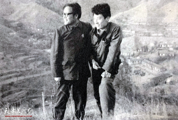 卞国强与张德育老师在太行山写生。