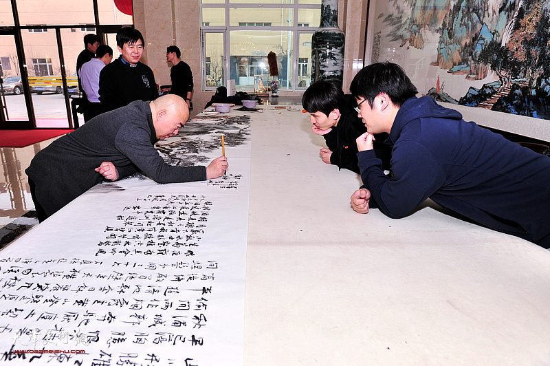 尹沧海、陈志峰、陈泰锁、孙赟路在活动现场。