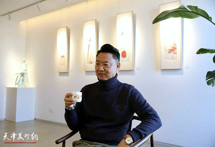 天津美术学院教授李旺在活动现场。