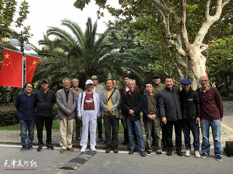 2018年10月，天津画家与陈建辉先生相聚在东华大学。
