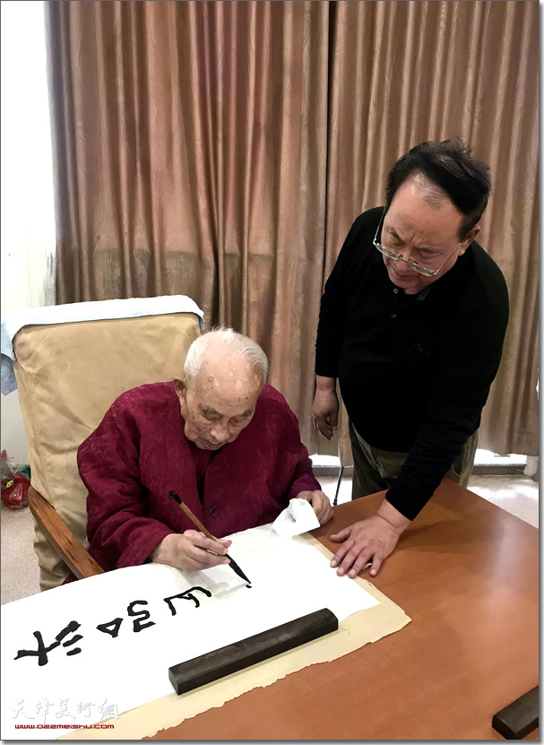 百岁老人孙其峰先生为孙季康题写斋号。