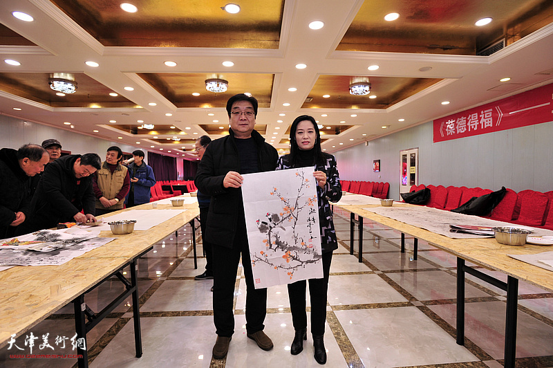 翟洪涛、马艳在活动现场。