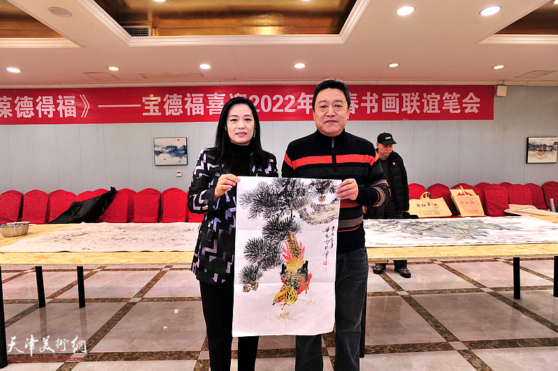 单连辰、马艳在活动现场。