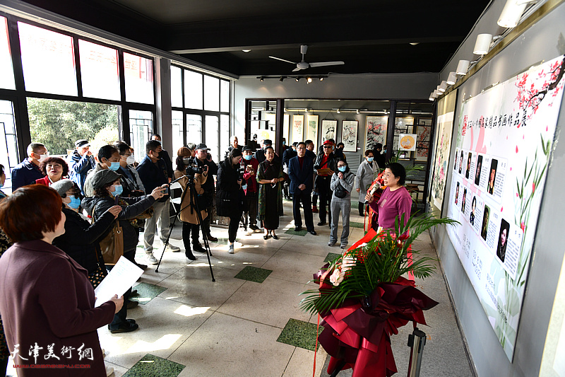 “庆三八”巾帼名家精品书画作品展开幕仪式现场