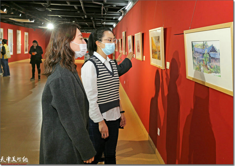 天津市群众艺术馆“天津市女书画家庆“三八”优秀作品展”现场。