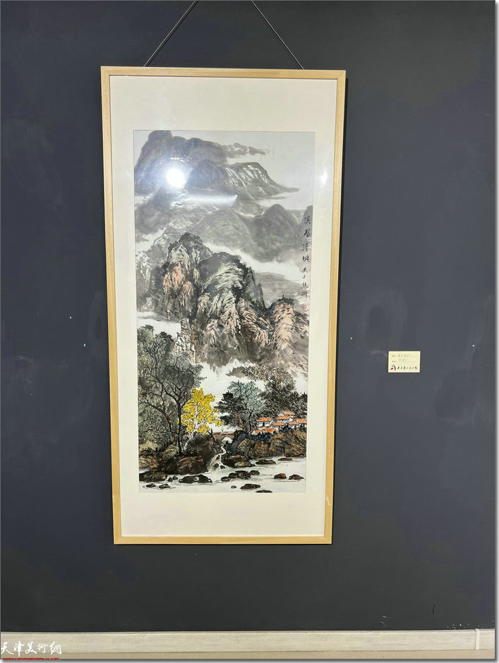 图为市群众艺术馆“天津市女书画家庆“三八”优秀作品展”展出作品。