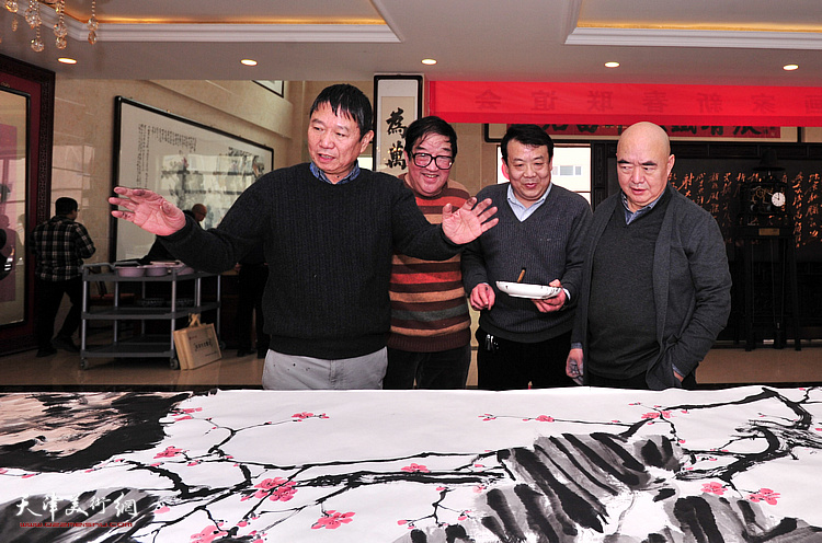刘文生与尹沧海、王卫平、卢贵友合作大幅花鸟画。