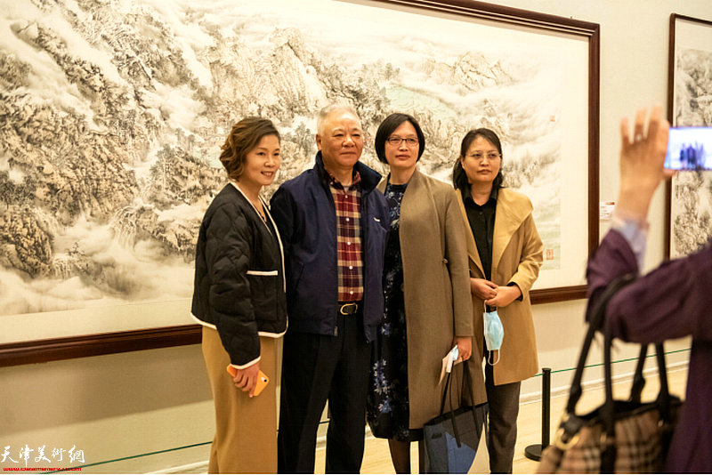 申世辉山水作品展在中国美术馆开幕