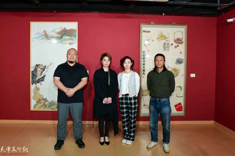 参展青年艺术家姚铸、朱珊、宋鹏、王霞在画展现场。