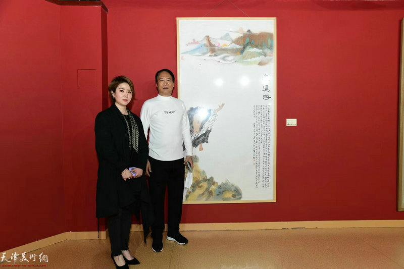 马寒松、王霞在画展现场。