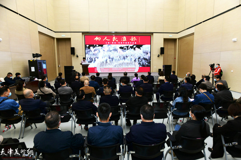 “向人民汇报—心象·墨韵·范扬中国画作品展”在滨海美术馆开幕