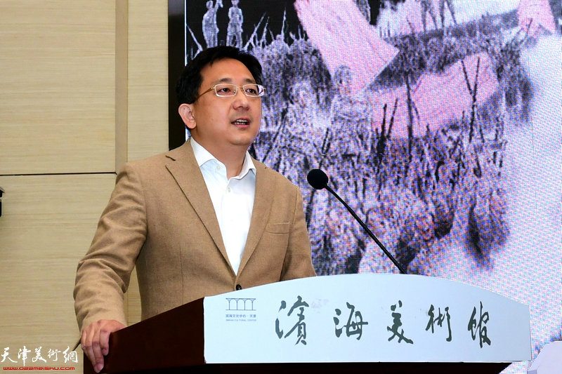滨海新区区委常委、宣传部部长徐恒致辞。