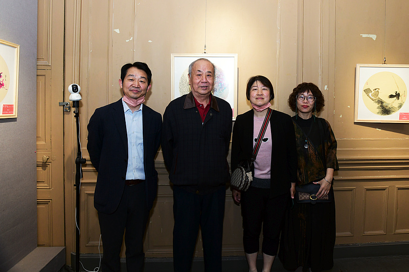 左起：李响、王振德、李文、聂瑞辰在画展现场。