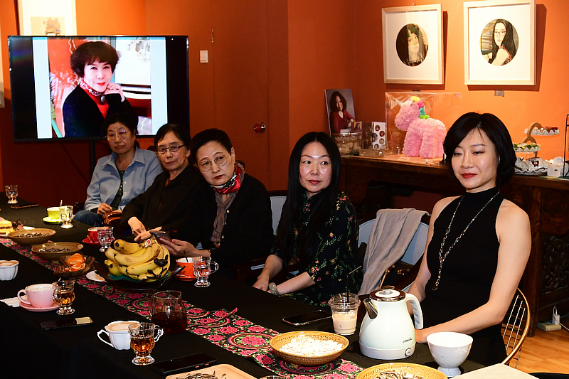 图为萧惠珠、张永敬、郑少英、徐云、王昭在下午茶沙龙活动上。