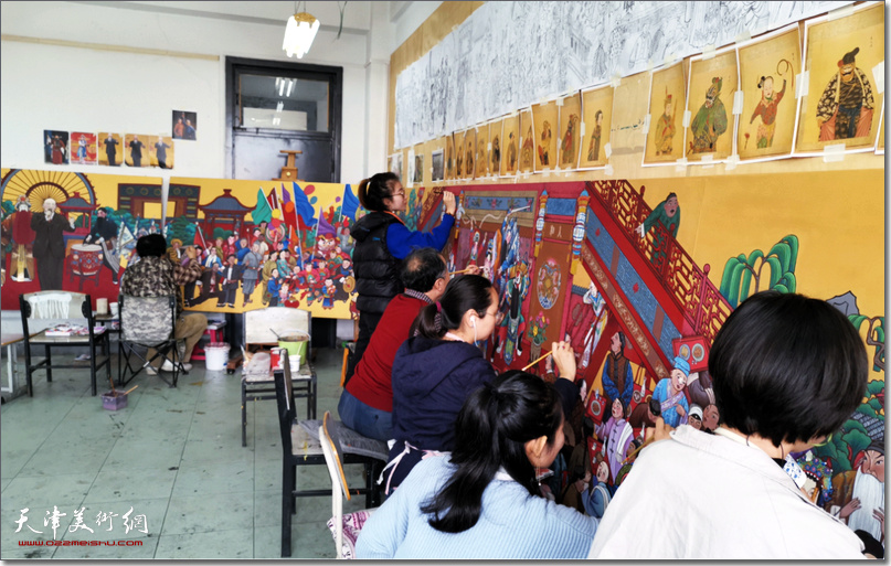 天津美术学院壁画师生为天津市重大历史题材美术工程进行壁画创作 