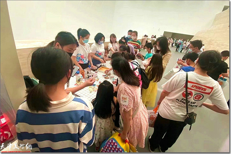 天津市第六届“你好，天真”少儿创意美术作品展在天津美术馆开幕